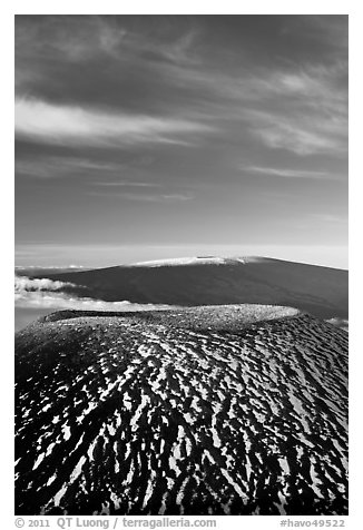 Mauna Kea cinder cone and Mauna Loa. Hawaii Volcanoes National Park, Hawaii, USA.