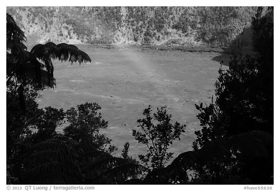 Kīlauea Iki crater and rainbow. Hawaii Volcanoes National Park (black and white)