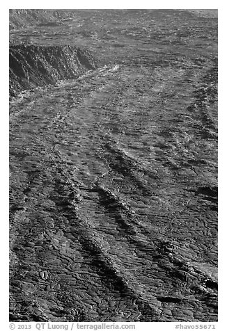 Waves of lava on Mokuaweoweo crater floor. Hawaii Volcanoes National Park, Hawaii, USA.