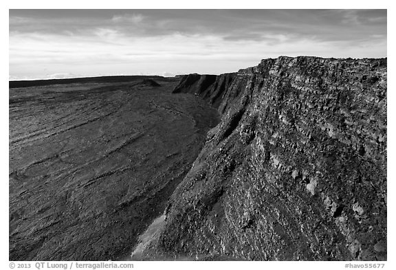 Mokuaweoweo caldera and Mauna Loa true summit. Hawaii Volcanoes National Park (black and white)