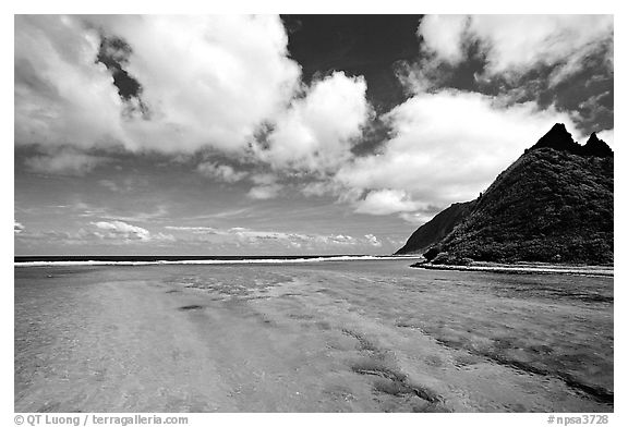 Channel with turquoise waters between Olosega and Ofu. National Park of American Samoa