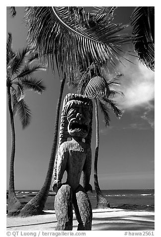 Polynesian idol, Place of Refuge, Puuhonua o Honauau National Historical Park. Big Island, Hawaii, USA
