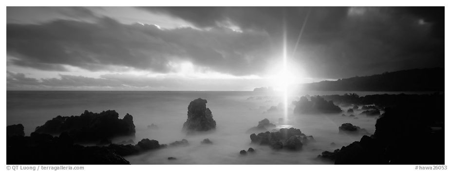 Seascape with mystic sun and rays. Maui, Hawaii, USA (black and white)