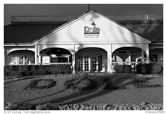 Dole Plantation visitor center. Oahu island, Hawaii, USA (black and white)