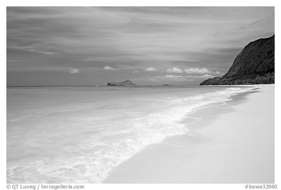 Sand, turquoise waters, and pali, Waimanalo Beach. Oahu island, Hawaii, USA (black and white)