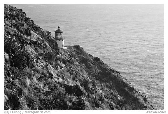 Makapuu head lighthouse, early morning. Oahu island, Hawaii, USA (black and white)