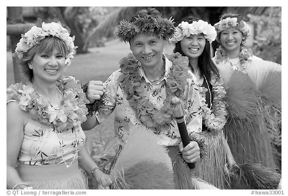 People in Tahitian dress. Polynesian Cultural Center, Oahu island, Hawaii, USA (black and white)