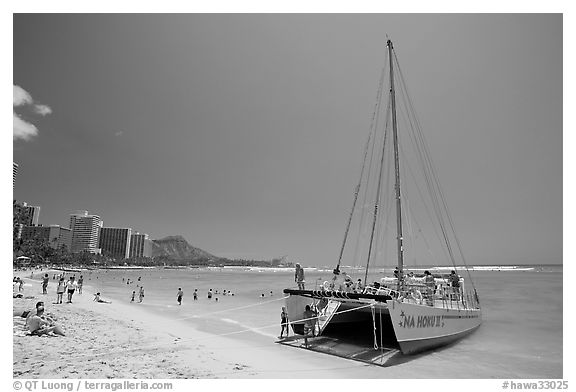 Catamaran and Waikiki Beach. Waikiki, Honolulu, Oahu island, Hawaii, USA (black and white)