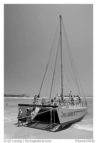 Catamaran landing on Waikiki Beach. Waikiki, Honolulu, Oahu island, Hawaii, USA (black and white)