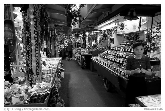 Woman and stands, International Marketplace. Waikiki, Honolulu, Oahu island, Hawaii, USA (black and white)