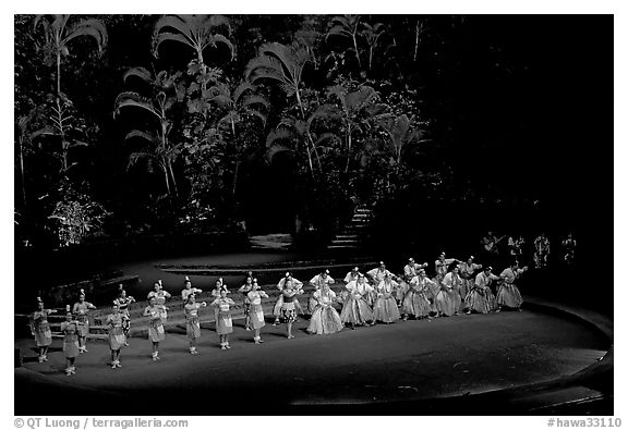 Tonga dancers on stage. Polynesian Cultural Center, Oahu island, Hawaii, USA (black and white)