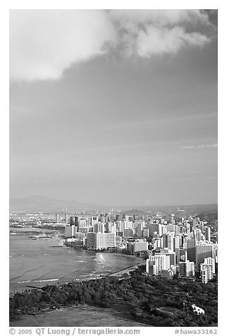 Honolulu seen from the Diamond Head crater, early morning. Waikiki, Honolulu, Oahu island, Hawaii, USA (black and white)