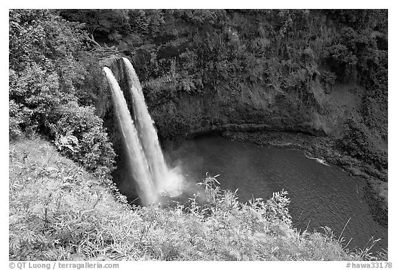 Wailua Falls, mid-morning. Kauai island, Hawaii, USA (black and white)