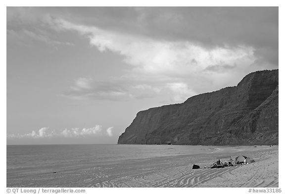 Campers and tire tracks in the sand, Polihale Beach, sunset. Kauai island, Hawaii, USA (black and white)