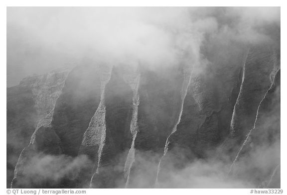 Fluted ridges seen through mist, Kalalau lookout, late afternoon. Kauai island, Hawaii, USA