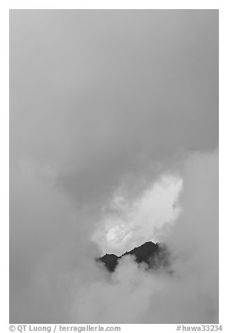 Hole in the clouds, Kalalau lookout, sunset. Kauai island, Hawaii, USA (black and white)