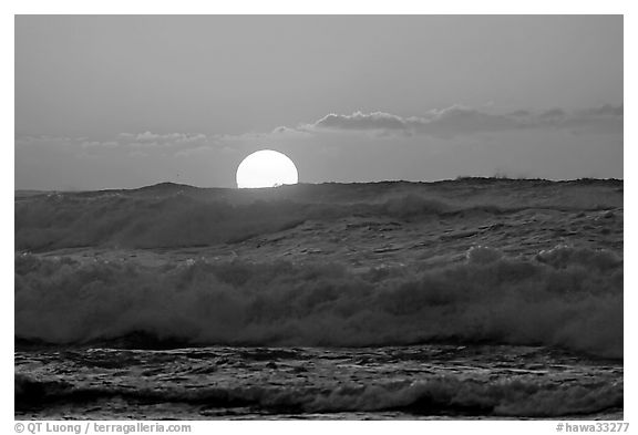 Big waves and sunset, Kee Beach. North shore, Kauai island, Hawaii, USA