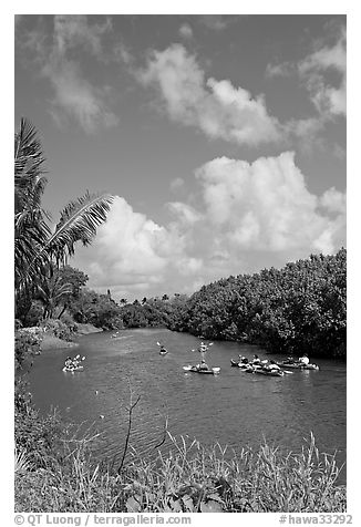 Kayakers, Hanalei River. Kauai island, Hawaii, USA