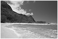 Tunnels Beach, and Makua Peak. North shore, Kauai island, Hawaii, USA (black and white)