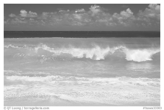 Breaking wave and turquoise waters, Haena Beach Park. North shore, Kauai island, Hawaii, USA (black and white)