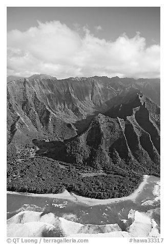 Aerial view of the East end of the Na Pali Coast, with Kee Beach. Kauai island, Hawaii, USA