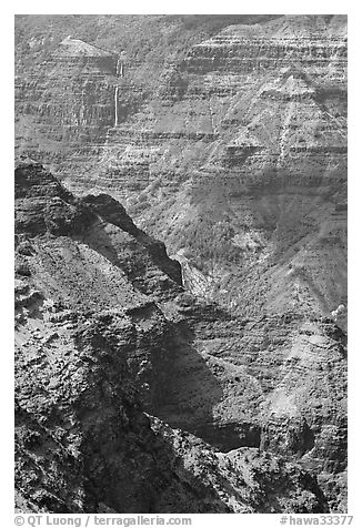 Waipoo falls and Waimea Canyon, afternoon. Kauai island, Hawaii, USA (black and white)