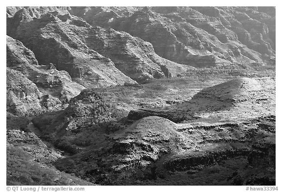 Ridges and buttes, lower Waimea Canyon, early morning. Kauai island, Hawaii, USA (black and white)