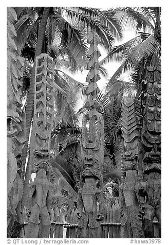 Polynesian idols, Puuhonua o Honauau National Historical Park. Big Island, Hawaii, USA (black and white)