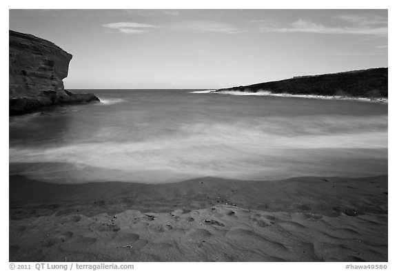 Mahana Beach. Big Island, Hawaii, USA (black and white)