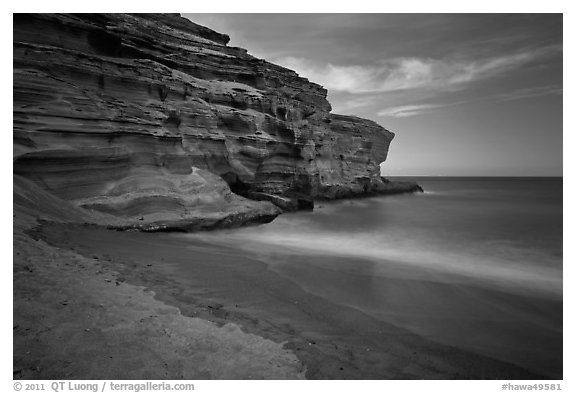 Papakolea Beach and cliff. Big Island, Hawaii, USA