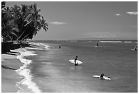 Beach and surfers. Lahaina, Maui, Hawaii, USA (black and white)