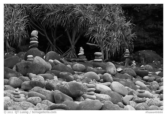 Rock piles on Hanakapiai Beach. Kauai island, Hawaii, USA (black and white)