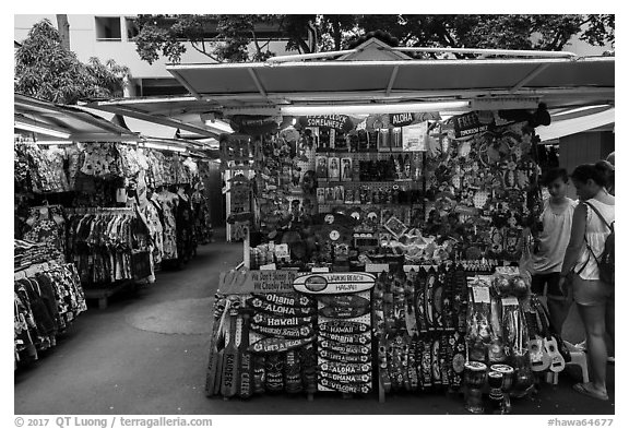 International Market, Waikiki. Waikiki, Honolulu, Oahu island, Hawaii, USA (black and white)