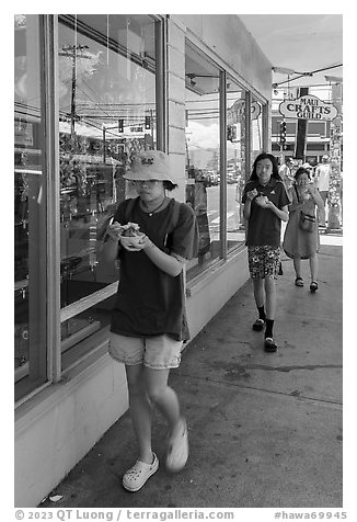 Family walking with Hawaiian Shave Ice, Paia. Maui, Hawaii, USA (black and white)