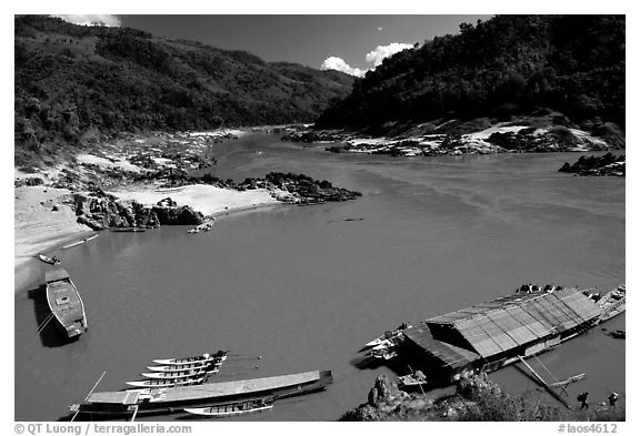 Pakbeng. Mekong river, Laos (black and white)