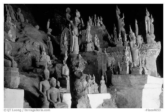 Buddha statues, Tham Ting cave, Pak Ou. Laos (black and white)