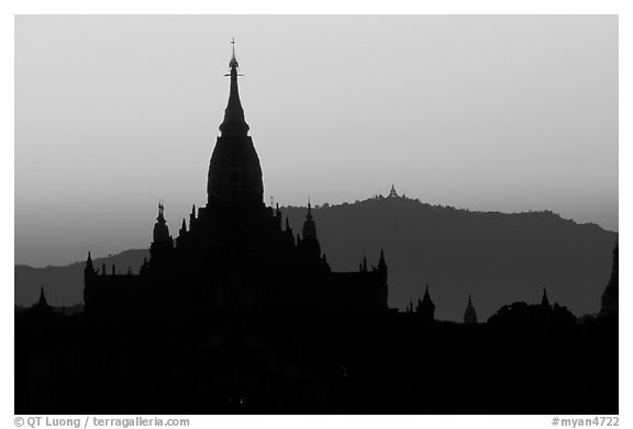 Ananda pahto , sunset. Bagan, Myanmar