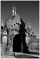 Dhammayazika Paya. Bagan, Myanmar (black and white)