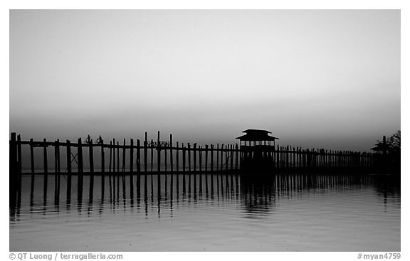 U Bein bridge, worlds longest teak span, Amarapura. Mandalay, Myanmar (black and white)