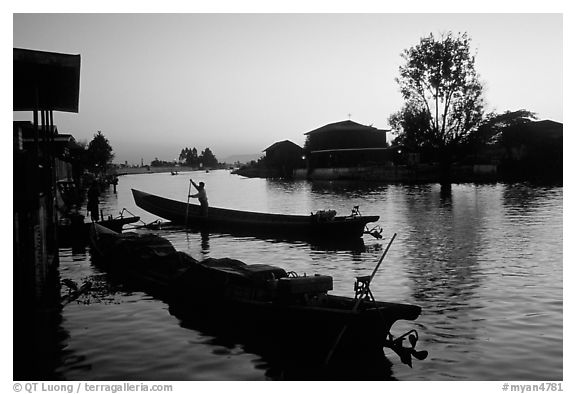 Sunset on the canal at Nyaungshwe. Inle Lake, Myanmar