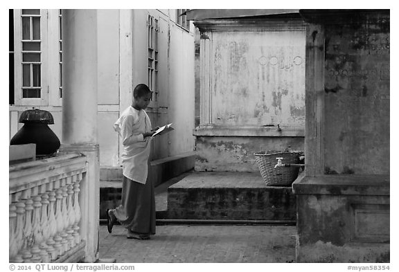Nun reading, Zayar Theingi Nunnery, Sagaing. Myanmar (black and white)
