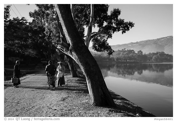 Conversation on the shores of Pone Tanoke Lake. Pindaya, Myanmar (black and white)