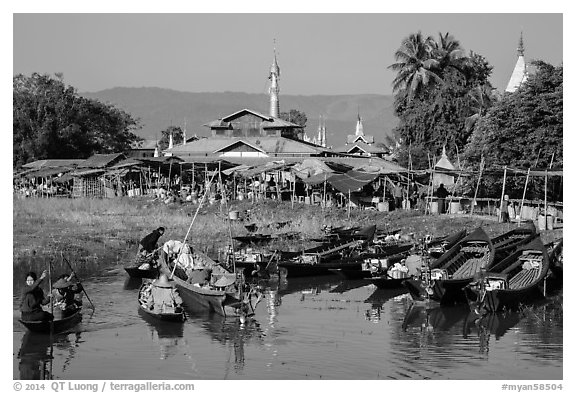 Villagers arriving by boat at market. Inle Lake, Myanmar (black and white)