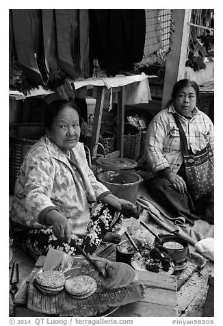 Woman cooking burmese pancakes at market. Inle Lake, Myanmar (black and white)