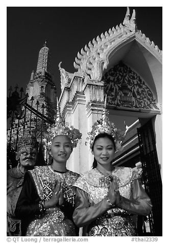 Girls in traditional thai costume, Wat Arun. Bangkok, Thailand (black and white)