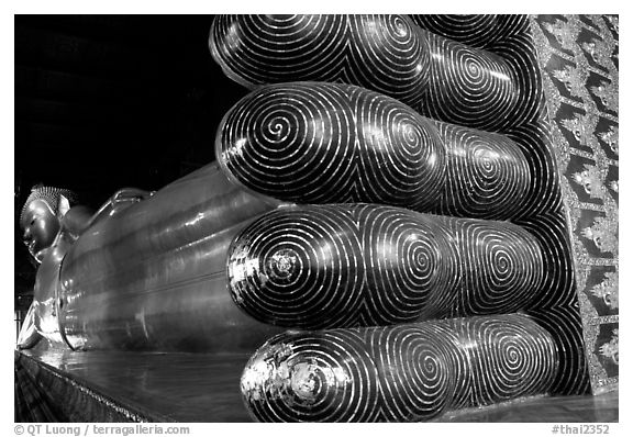 Largest reclining Budhha in Thailand, in Wat Pho. Bangkok, Thailand (black and white)