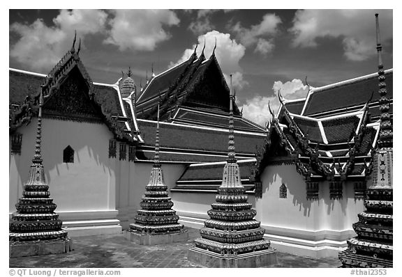 Wat Pho, the oldest and largest Wat in Bangkok. Bangkok, Thailand (black and white)