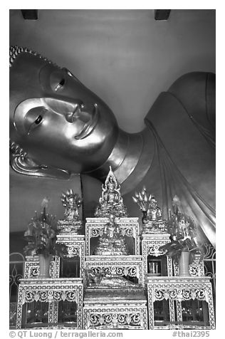 Head of reclining buddha, Phra Pathom Wat. Nakhon Pathom, Thailand (black and white)