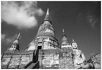 Wat Chai Mongkon. Ayuthaya, Thailand (black and white)