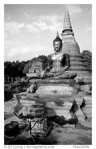 Classic sitting Buddha image and tiered, bell-shaped chedi. Sukothai, Thailand (black and white)